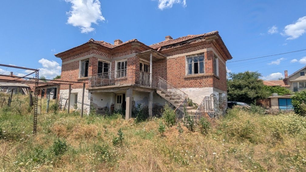 Продавам къща с.Радовец, 45 км до гкпп Капитан Андреево