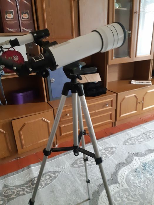 Телескоп аспан әлемін бақылайсыңң