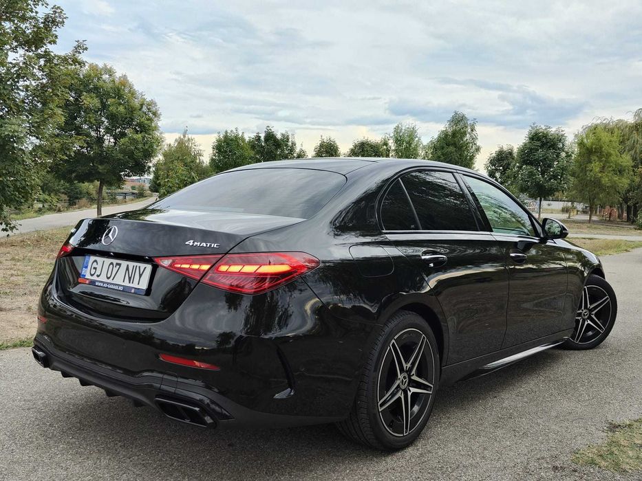 Mercedes-Benz C C300 4MATIC - 38.500 KM - AMG Line - 258+23cp