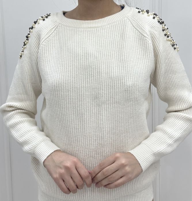 Продам белую кофту.