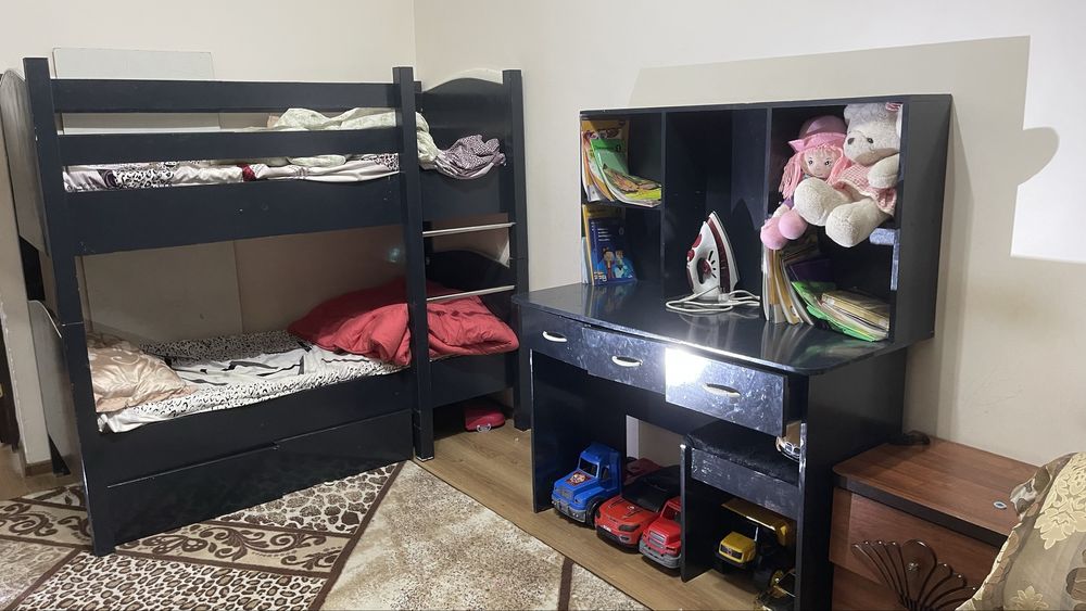 Detskiy kravat sotiladi kanplekt  parta divan.