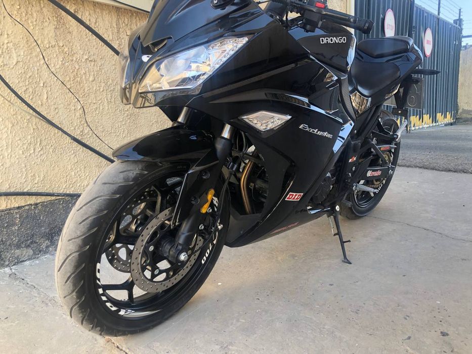 Спортивный мотоцикл Kawasaki ninja, 250 кубов.