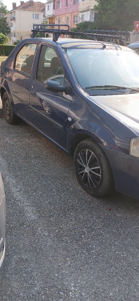 Vând Dacia Logan