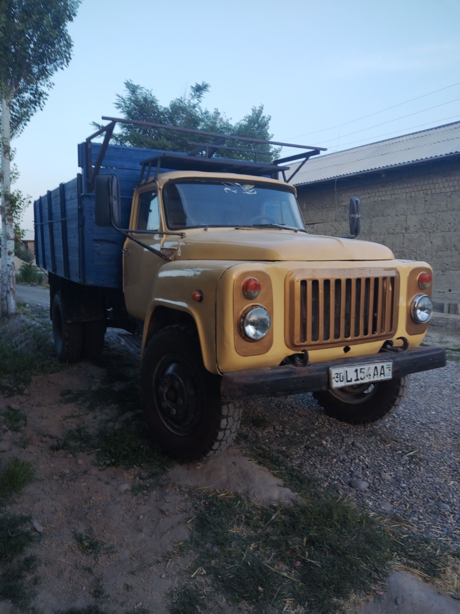 Gaz 53 sotiladi