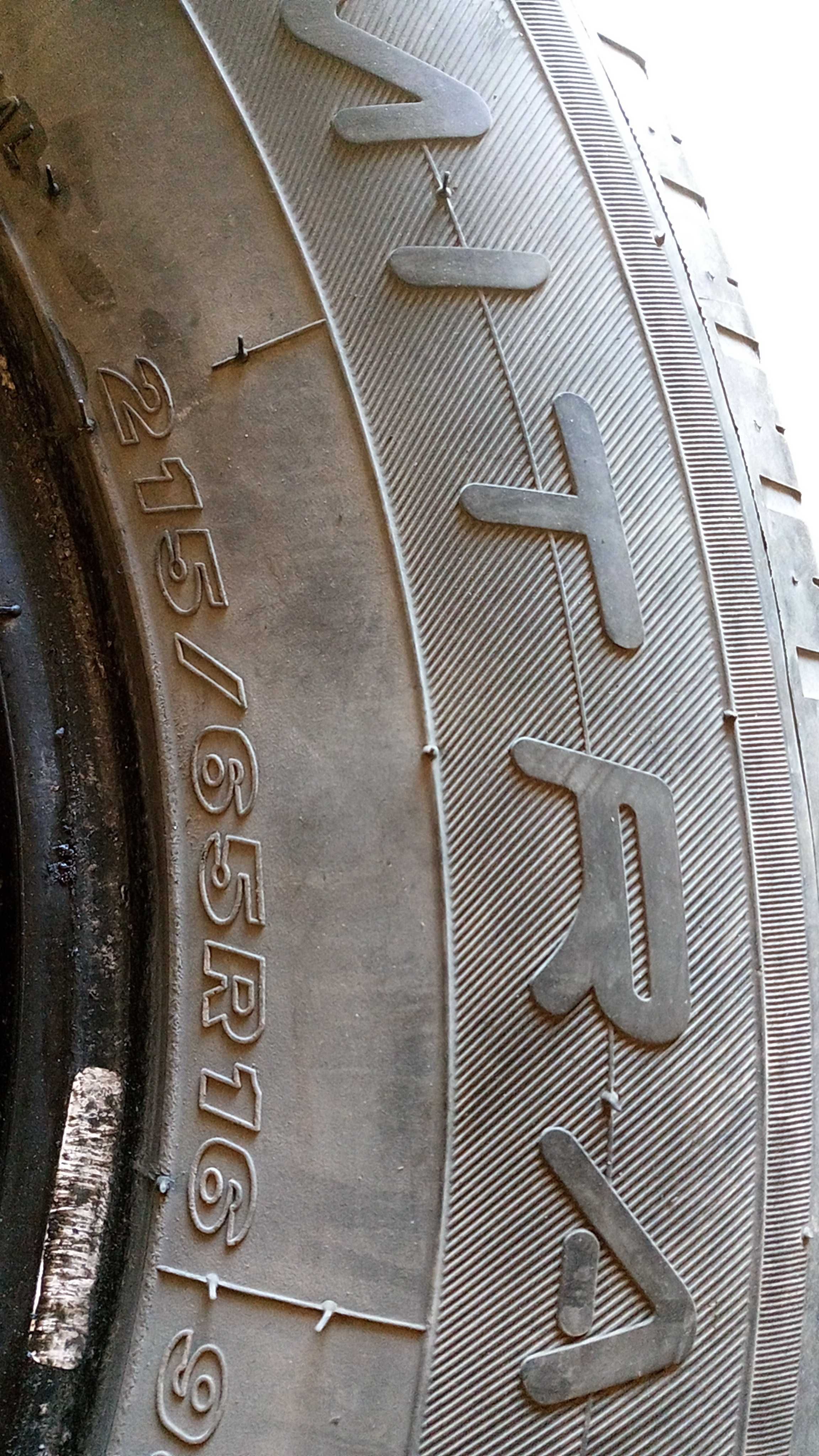 Продам автошины MAXXIS летние 215-65R16