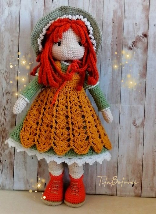Păpușica croșetata, cu hăinuțe frumoase, handmade.