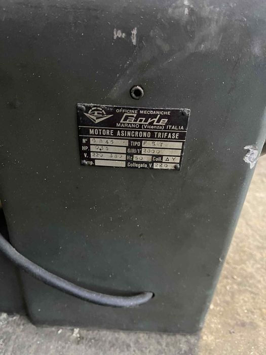 Машина за шлайфане на клапани