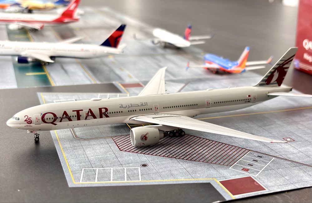 Самолет Qatar 777 NG models 1:400 | НОВ с Кутия