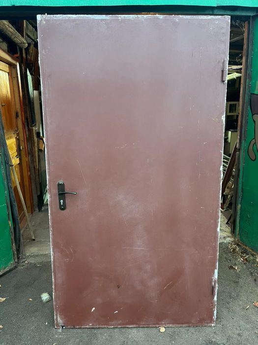 Продам железную входную дверь