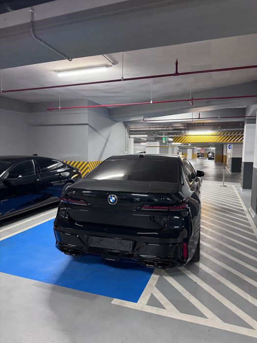 Продается BMW M760i Бензин