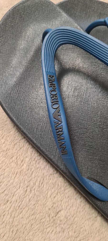 Papuci de plaje Emporio Armani nr  43-44 noi .