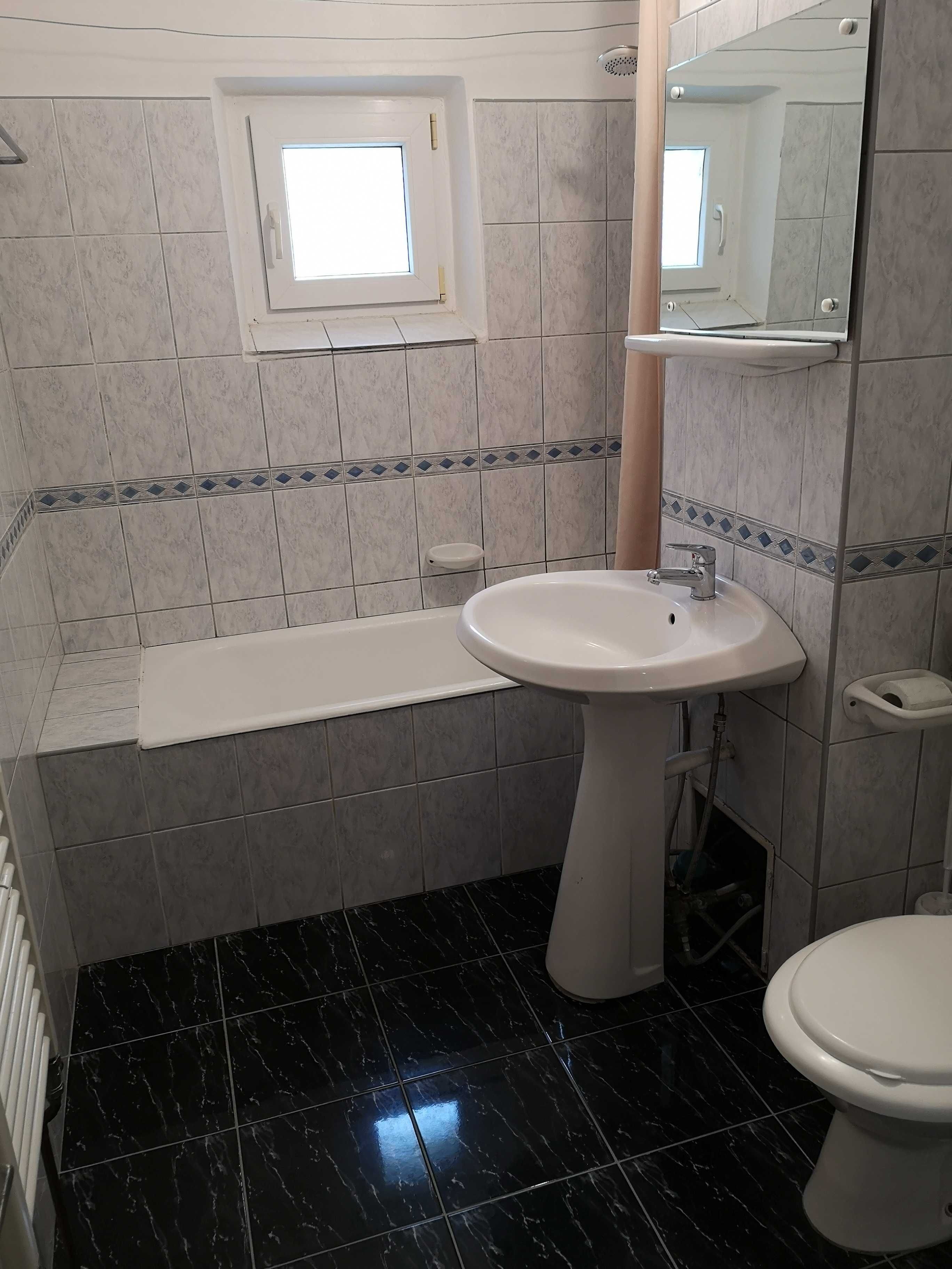 Proprietar inchiriez apartament 3 camere