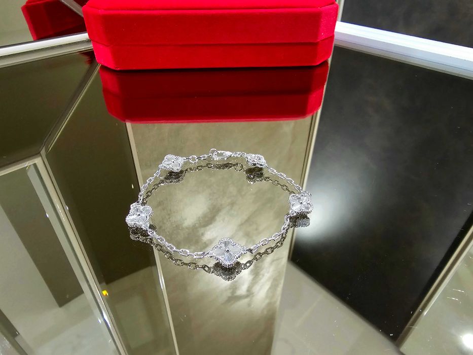 Van Cleef & Arpels VCA Silver 5 Motifs Sweet Alhambra Дамска Гривна