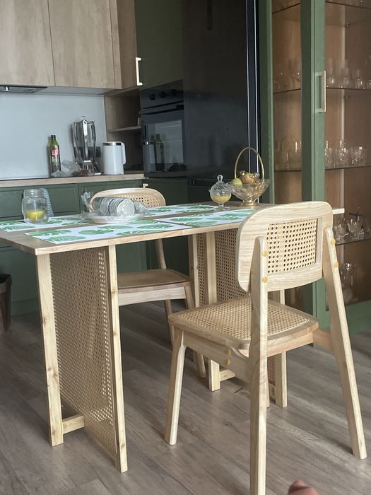 Комплект стол и стулья