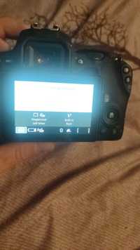 Vând Canon EOS 200D