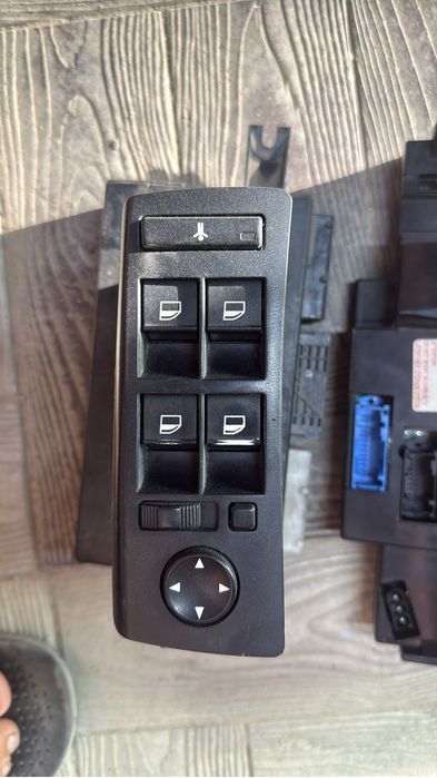 для BMW E53 X5 по фоте все видно что есть и нет