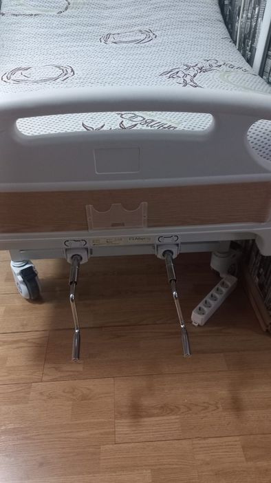 Болнично легло с механизъм