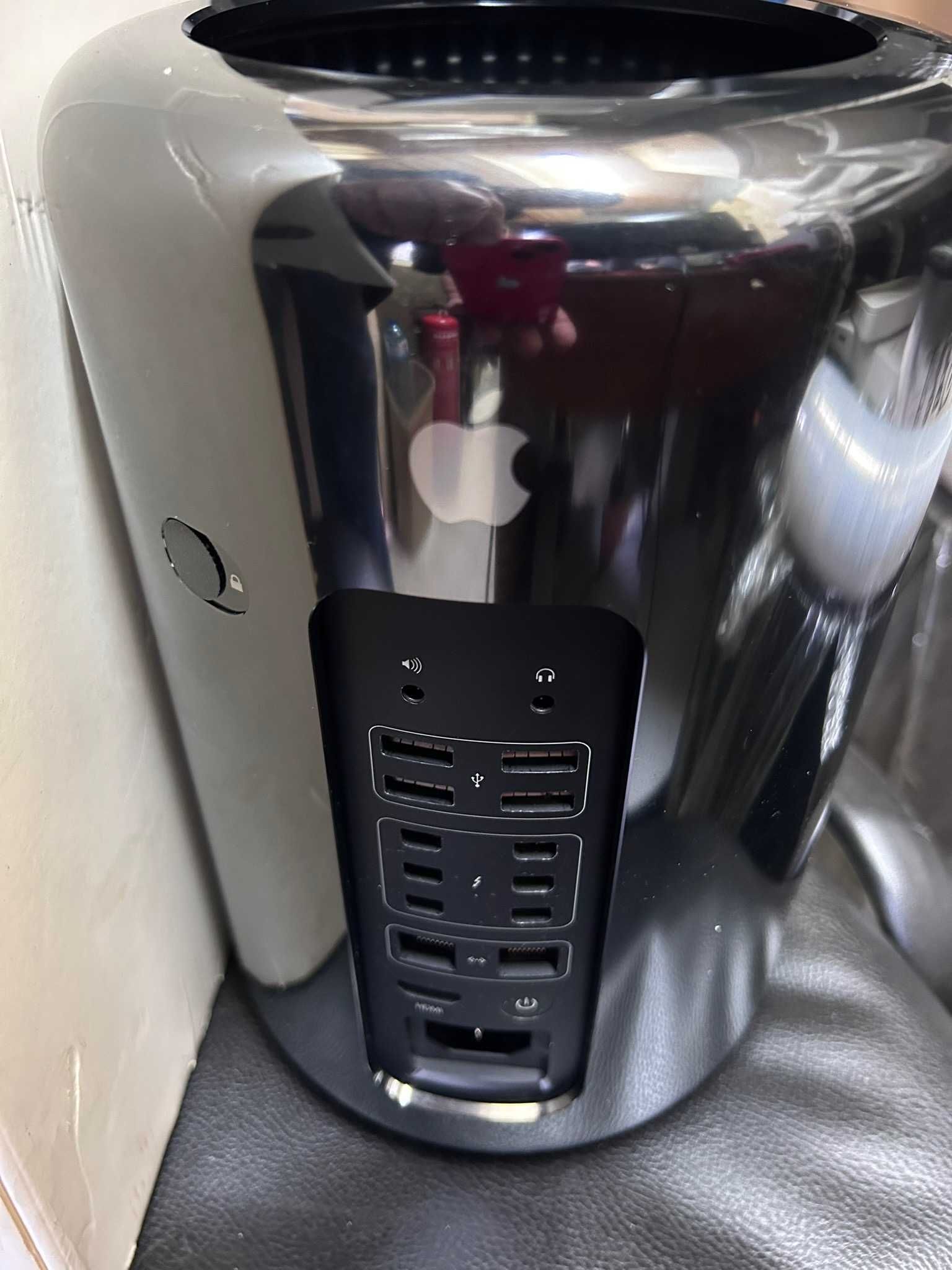 Mac Pro 2 броя, запазени, малко употребявани
