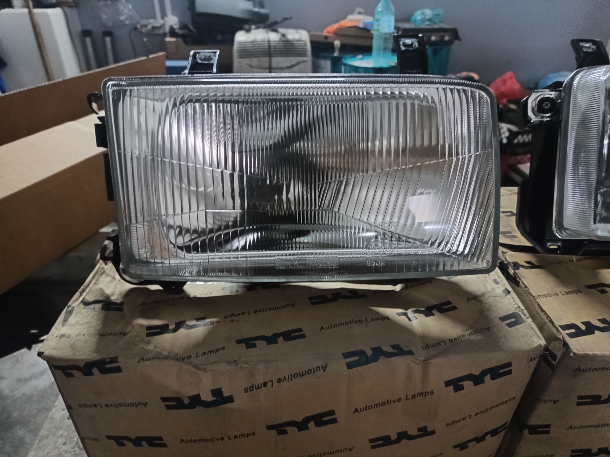 Фарове за VW T4 чисто нови