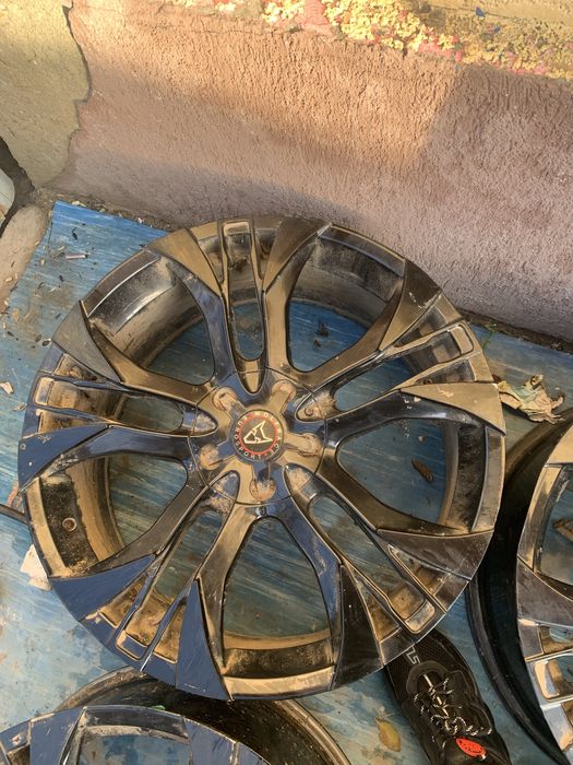 Vând jante BMW de f10 R18