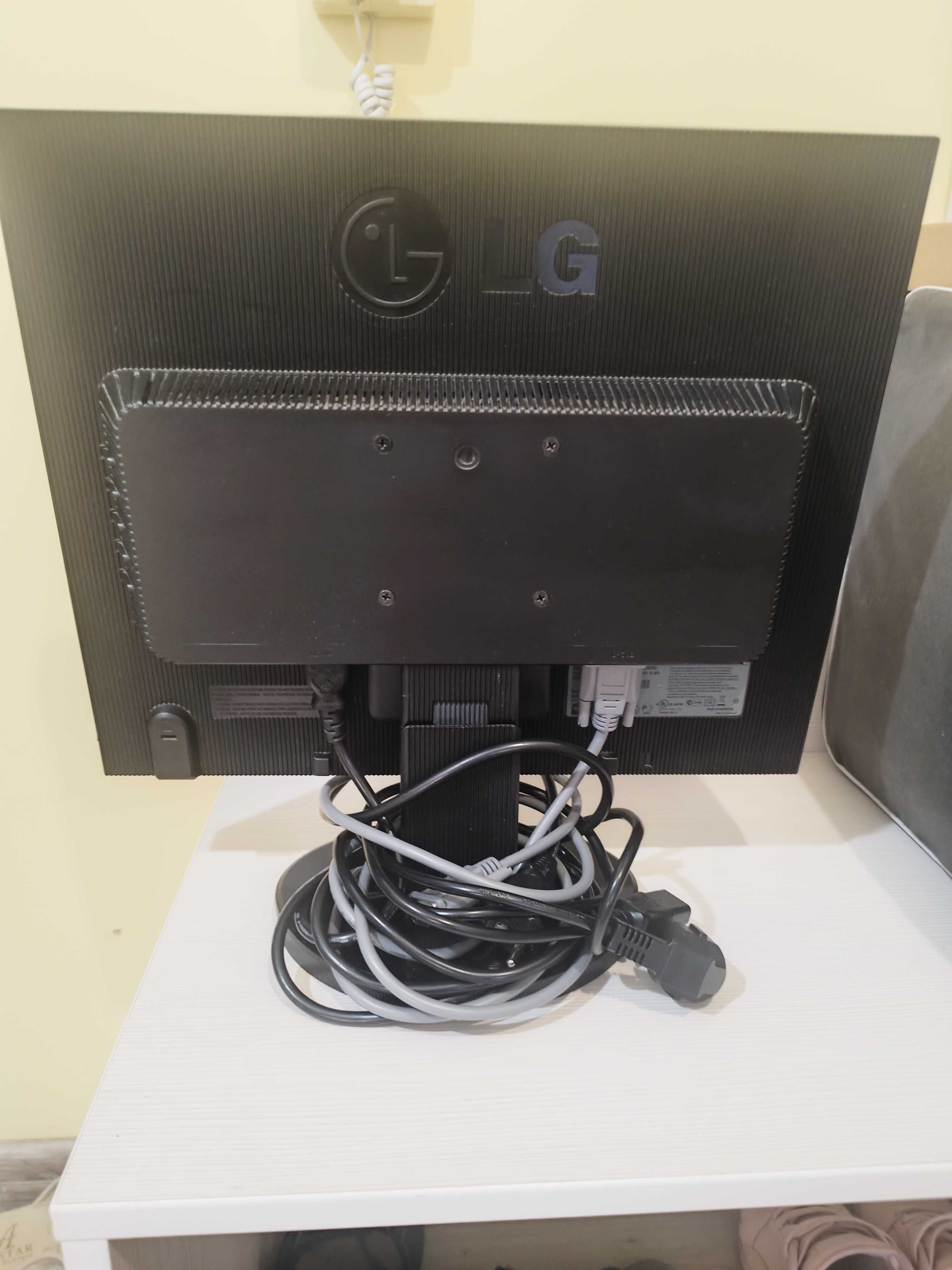 LG монитор 1953S