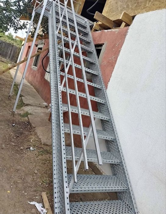 Scări metalice zincate