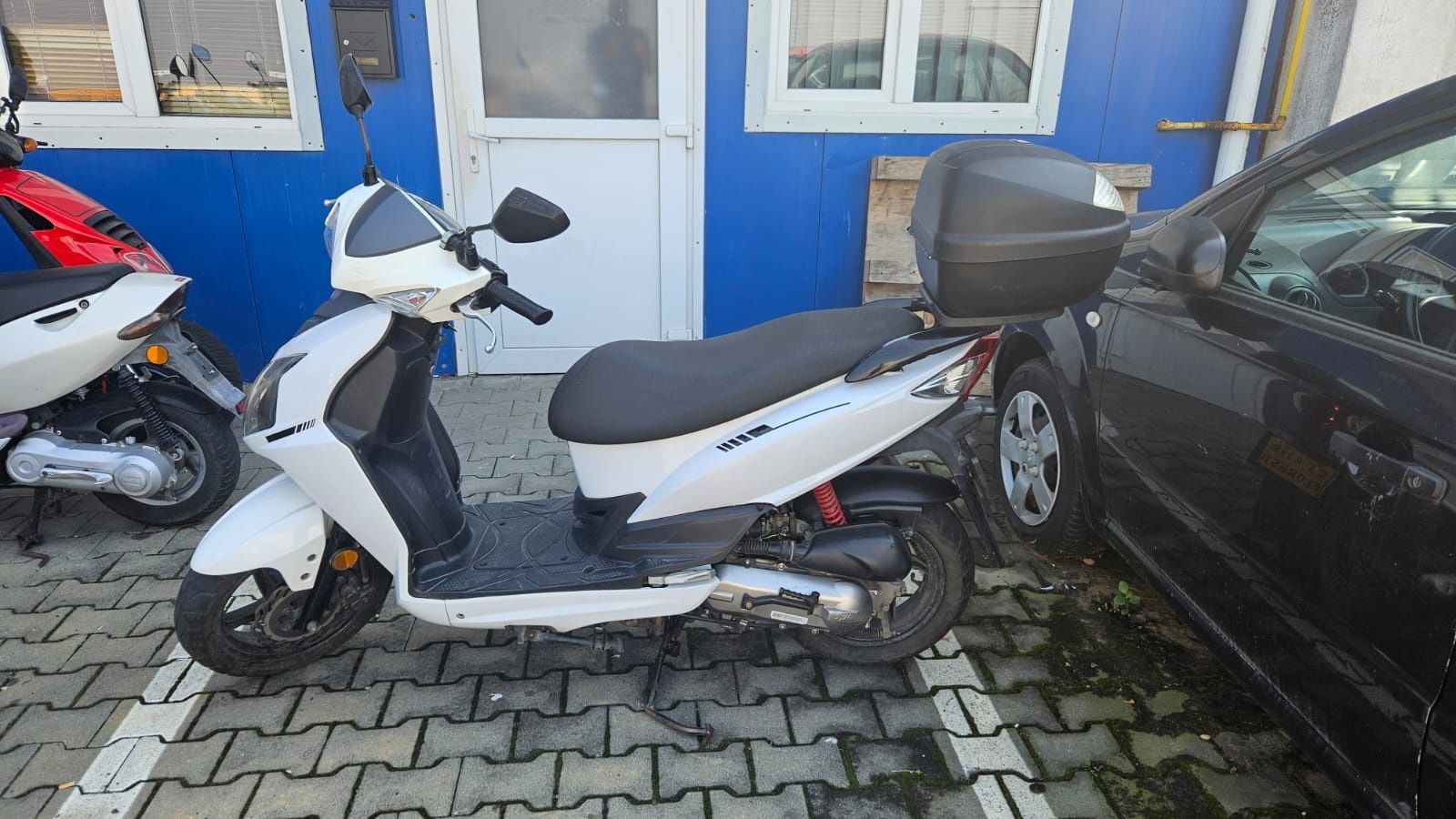 Inchiriez scuter 49/125 cc