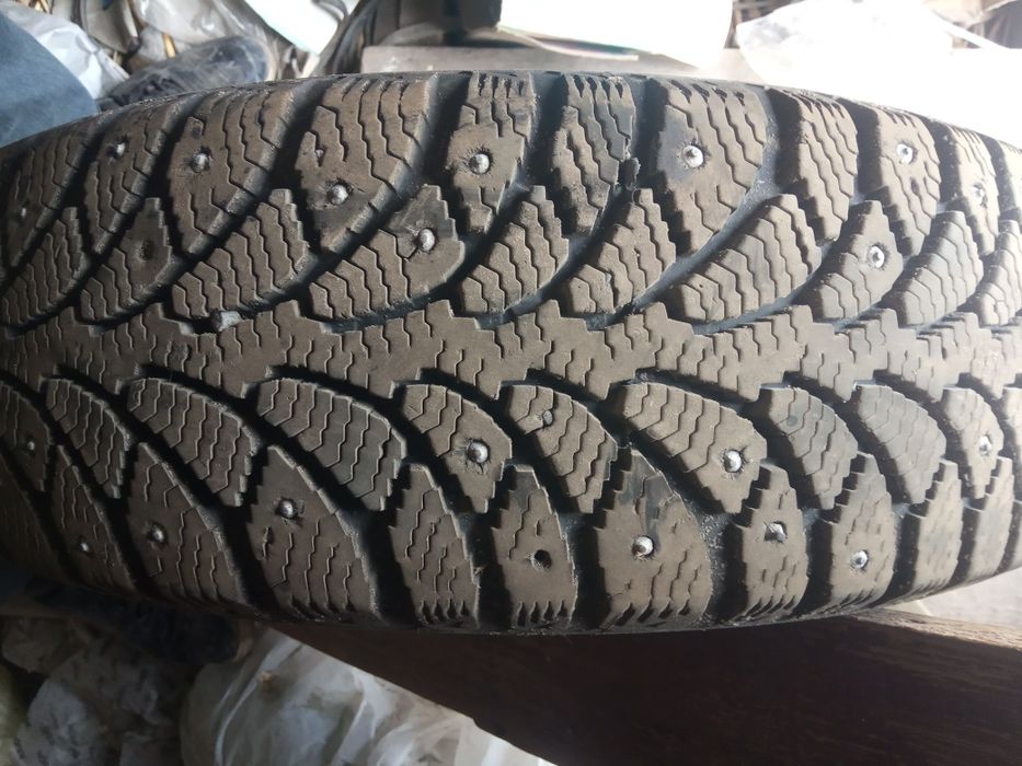 Продам зимние шины 2 штуки