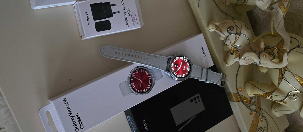 Смарт-часы Samsung Galaxy Watch6 Classic 43 мм серебристый-серый