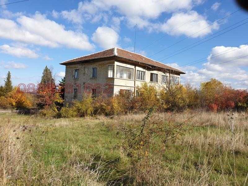 Продава промишлено помещение