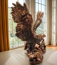 Sculptura vulture vintage din rasina