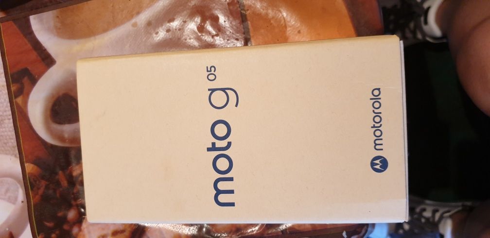 Чисто нов телефон MOTOROLA