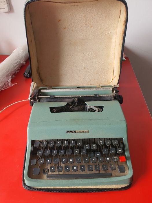 Masina de scris OLIVETTI LETTERA 32