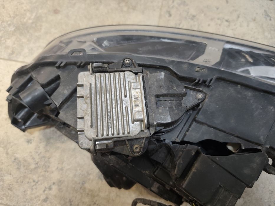 Far xenon dreapta Volvo S60/ v60 LHD 2014-2017