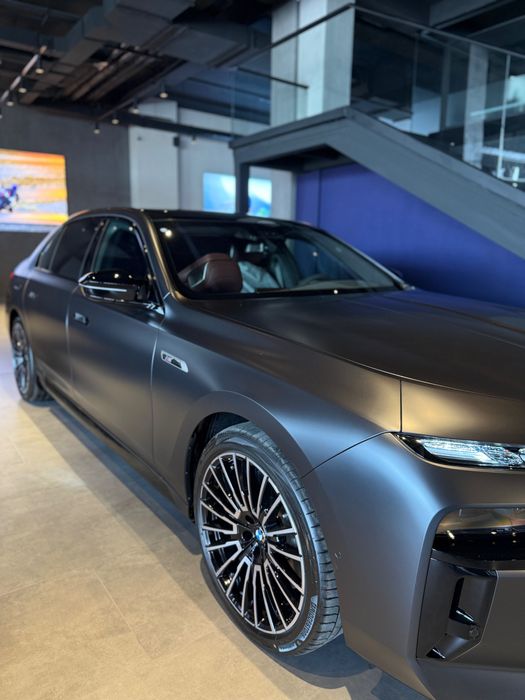 Продам новую BMW i7 xDrive60 M70 с официальной гарантией