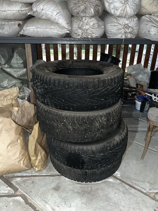 Зимние шины Nokian 265/65/17