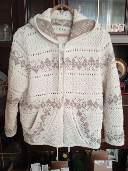 Кофта на замочке  с капюшоном
