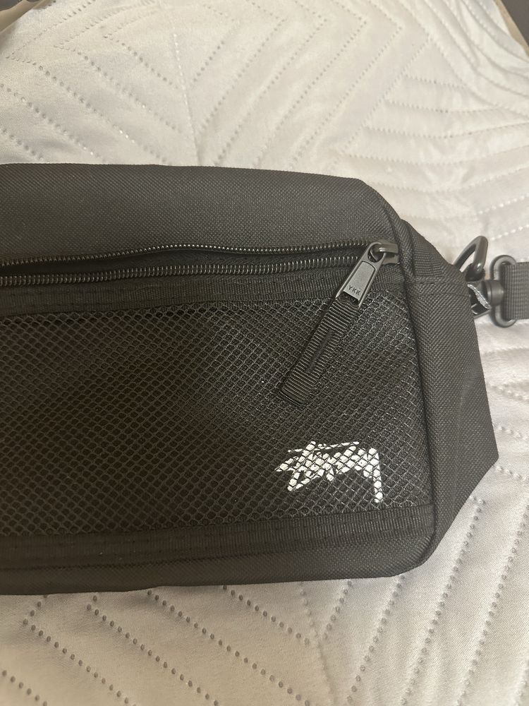 Чисто нова чантичка stussy