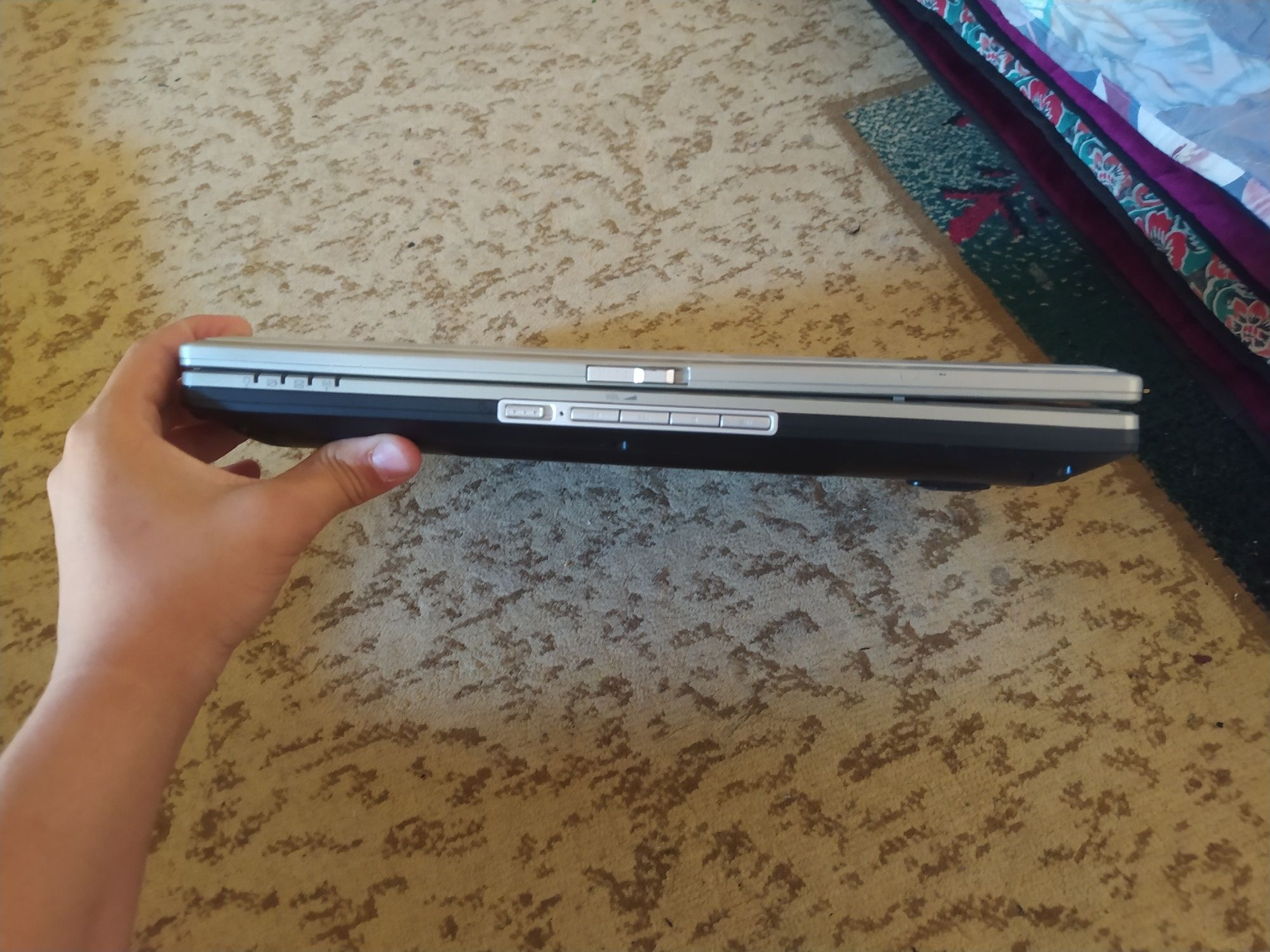 ASUS notebook  .