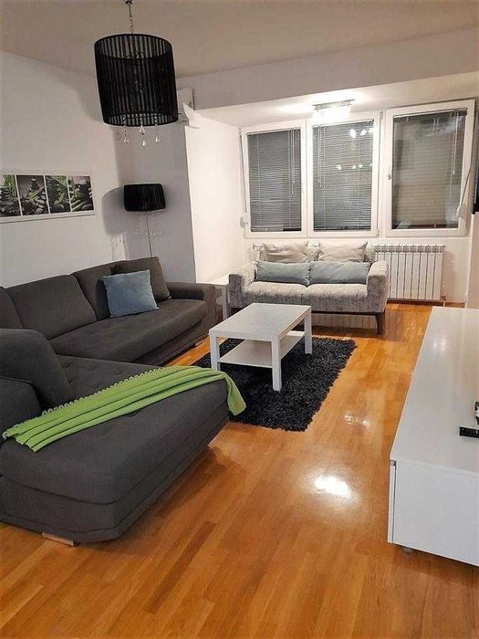 Дава се под наем Двустаен апартамент в Бургас, Лазур - 54 кв.м за 204 € - Снимка #1