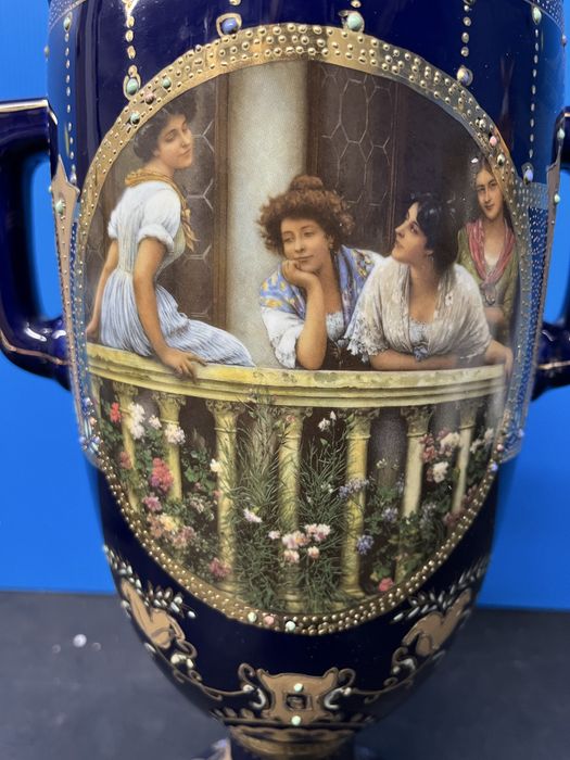 Винтидж,порцеланова,амфорна ваза Royal Limoges