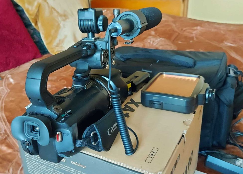 Video Camera semiprofesionala Canon XA10 in stare impecabila
