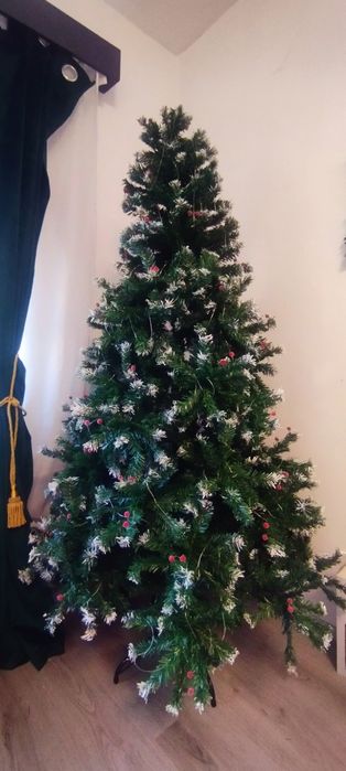 Brad de Crăciun artificial