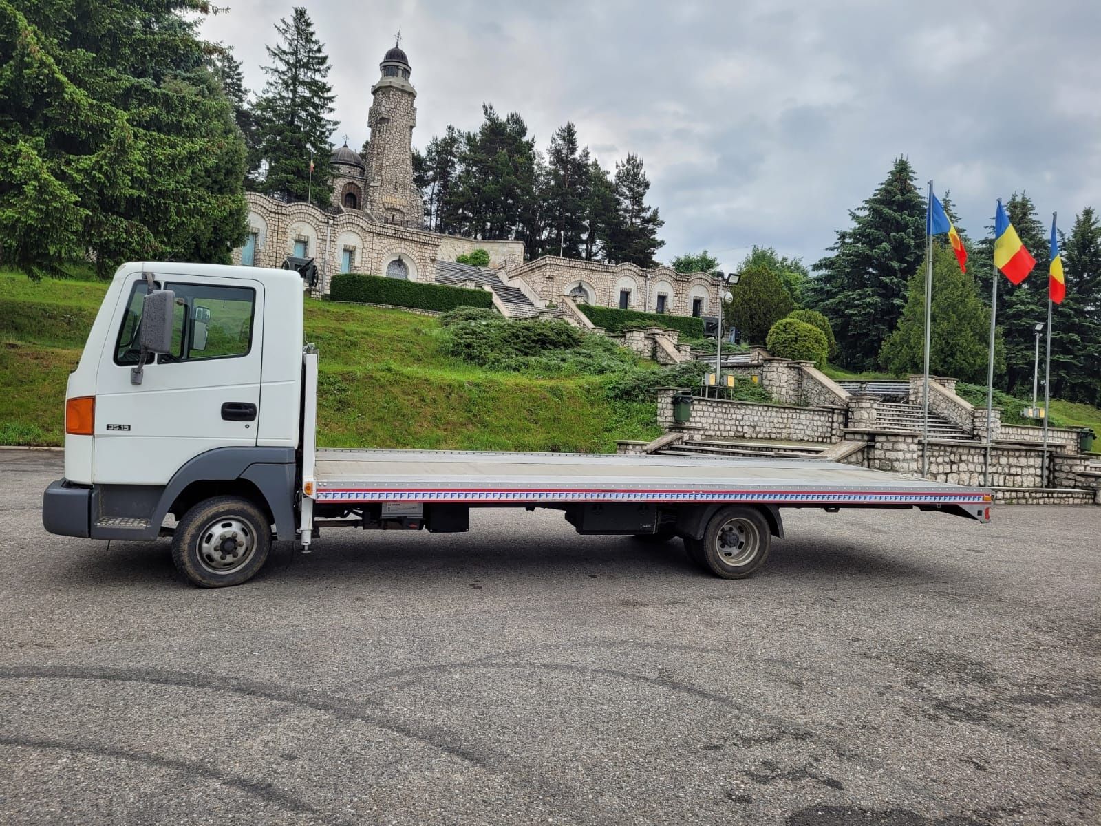 Transport marfa structuri metalice ,containere ,auto