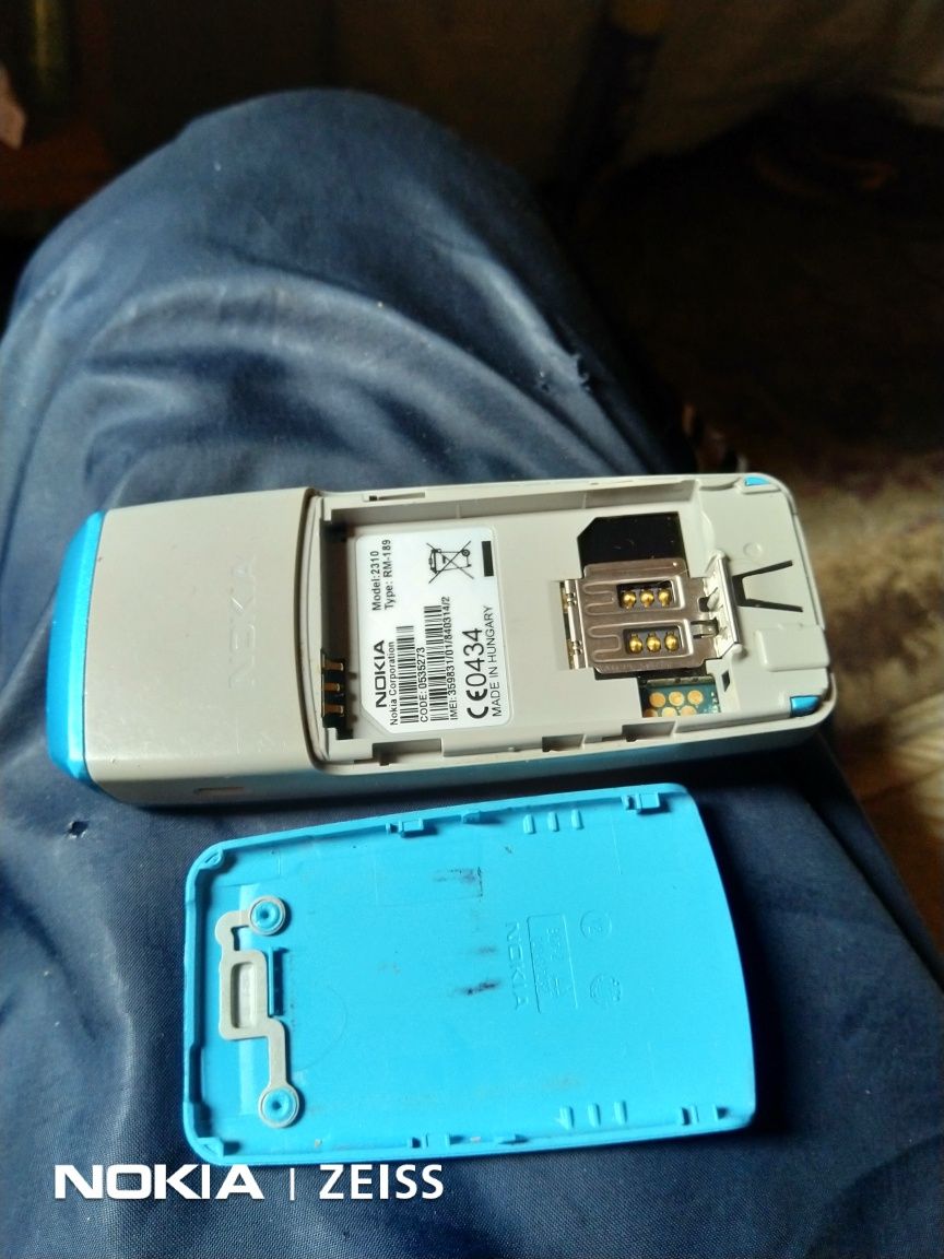 Nokia 2310 fără baterie.