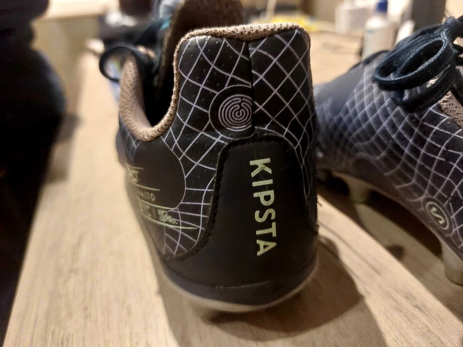 Детски футболни бутонки Kipsta