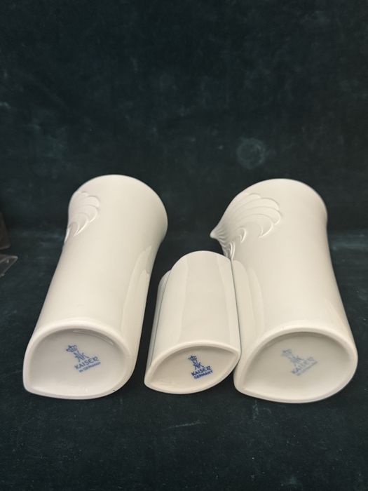 Lot 3 vaze Ak Kaiser Germany. Portelan fin biscuite.