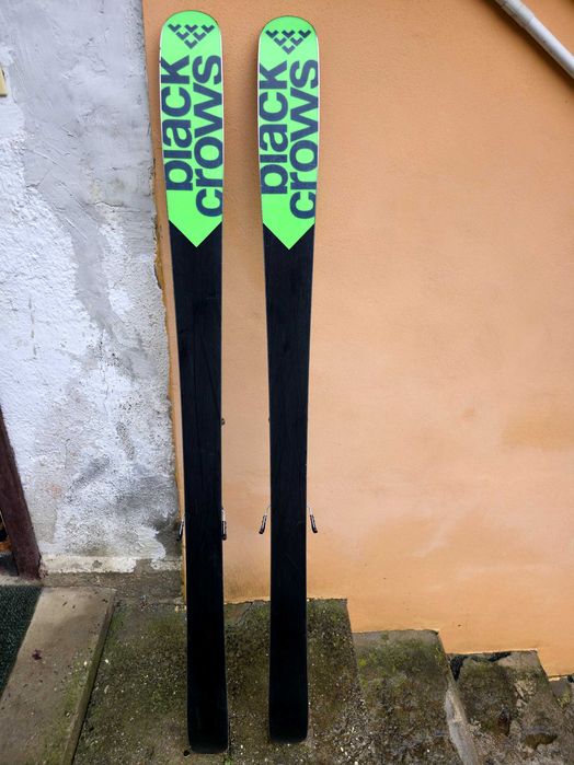 Schiuri de Tura Black Crows Captis cu legaturi Marker Kingpin