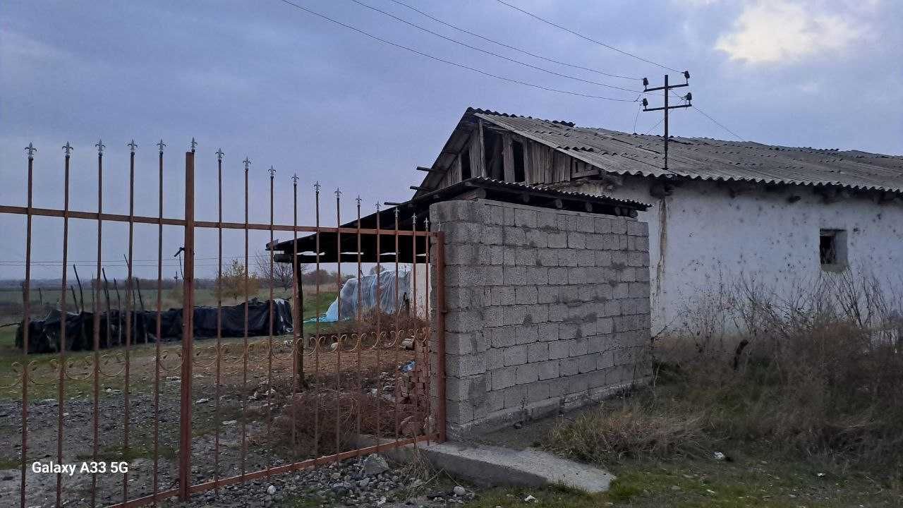 Samarqand viloyati Ishtixon tumanida Molxona binosi sotiladi