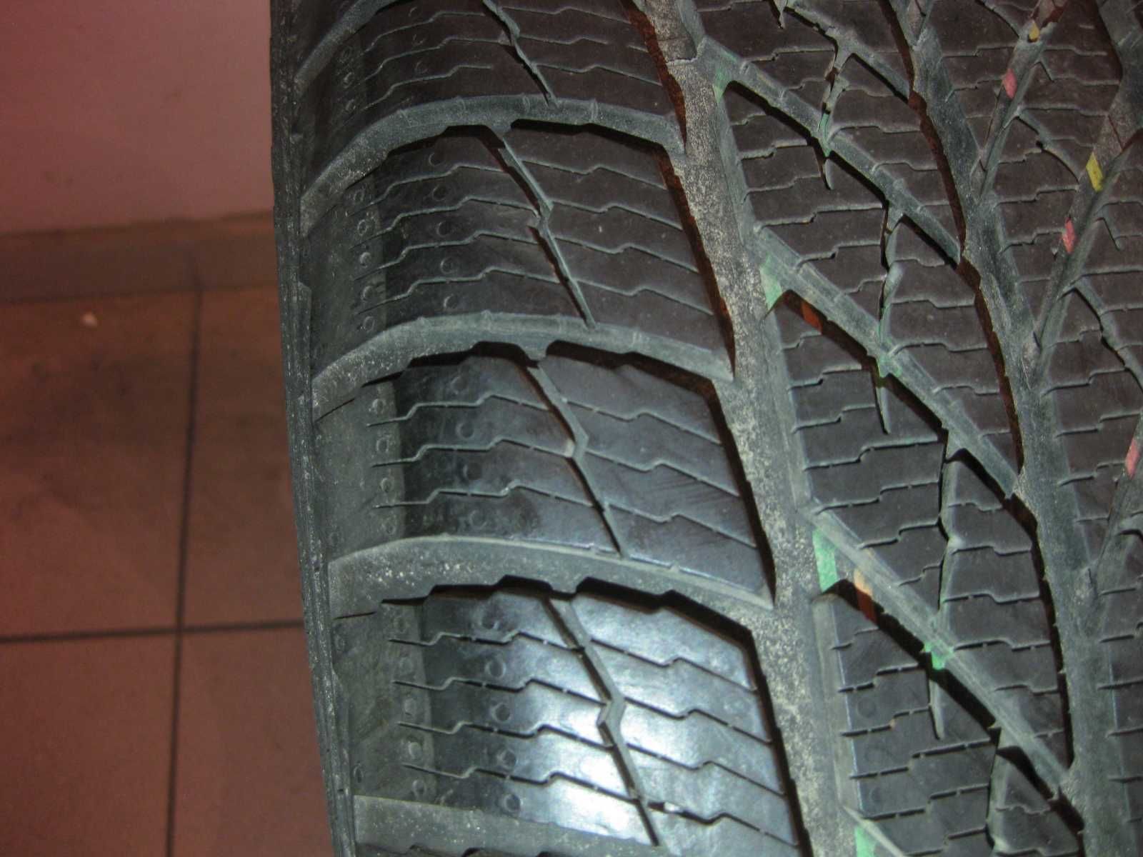 Гуми зимни 215/65 R16 - 4 бр. Gislaved - 7,6 мм. грайфер, като нови